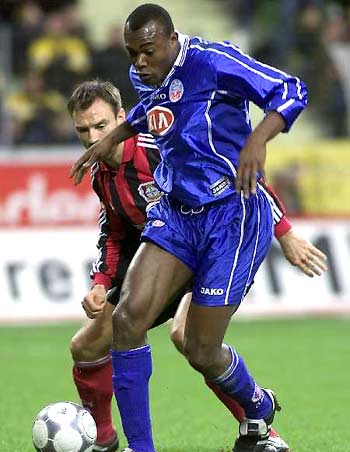 在他的推动 在他的推动